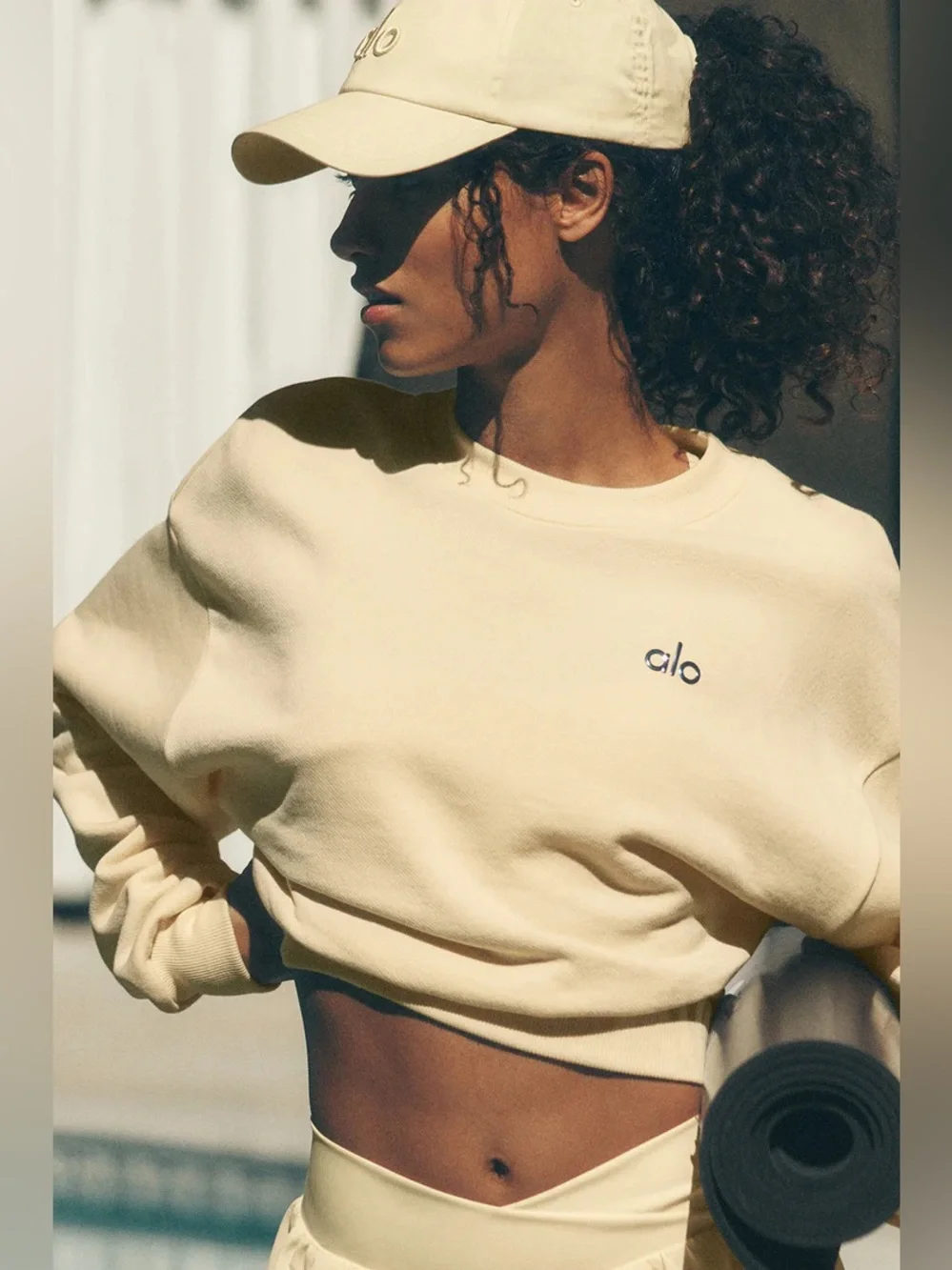 Alo Yoga Cropped Accolade Crewneck Yellow Size Extra Small